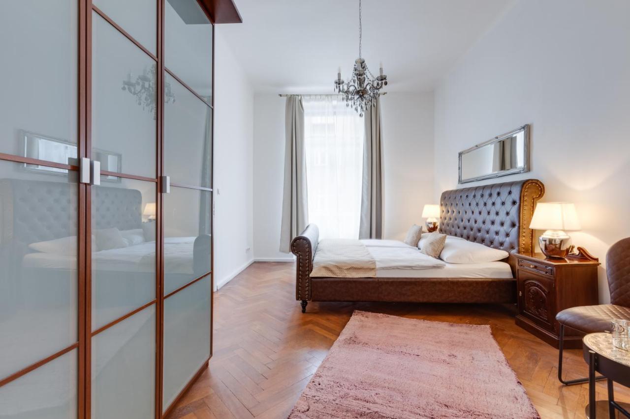 Luxury Riverside Apartments In The Center Of Прага Экстерьер фото