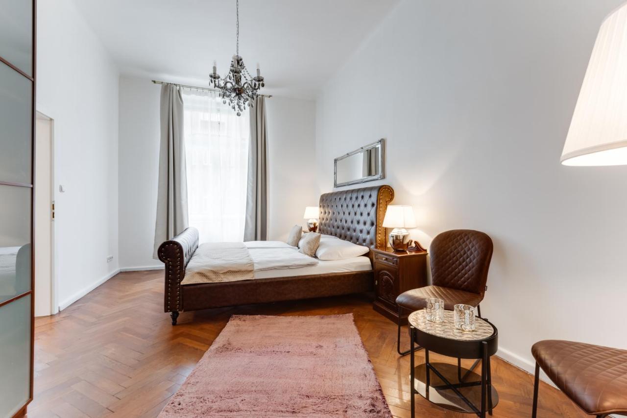 Luxury Riverside Apartments In The Center Of Прага Экстерьер фото