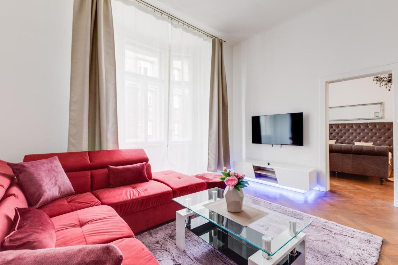 Luxury Riverside Apartments In The Center Of Прага Экстерьер фото