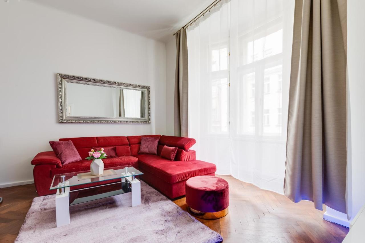 Luxury Riverside Apartments In The Center Of Прага Экстерьер фото