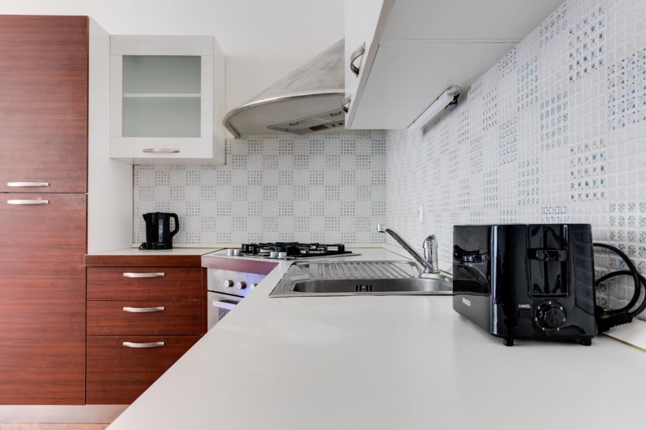 Luxury Riverside Apartments In The Center Of Прага Экстерьер фото