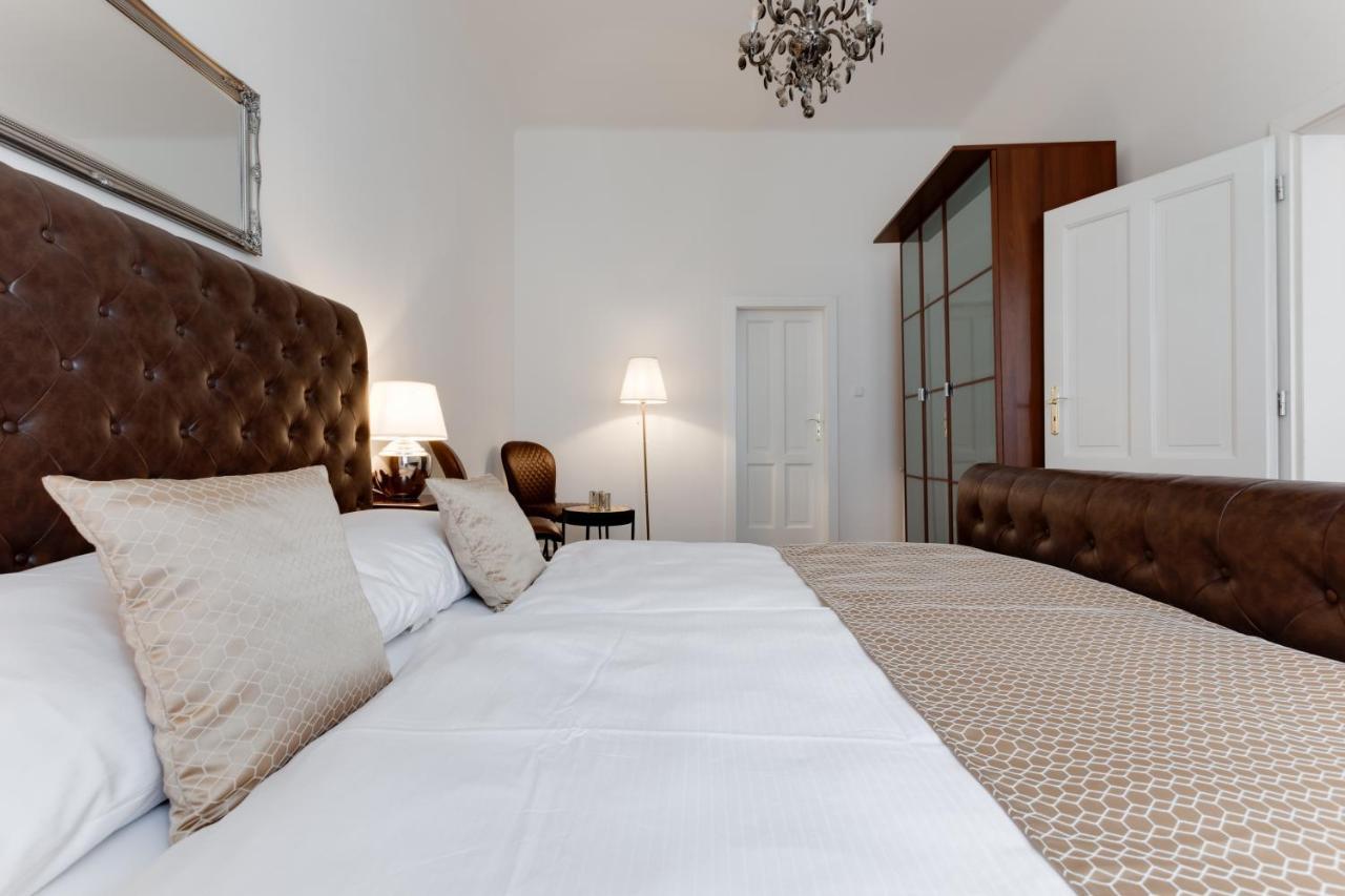 Luxury Riverside Apartments In The Center Of Прага Экстерьер фото