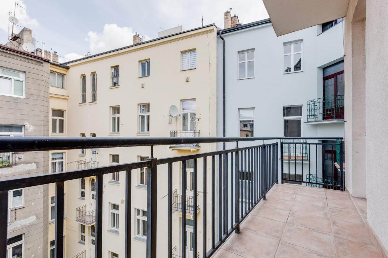 Luxury Riverside Apartments In The Center Of Прага Экстерьер фото