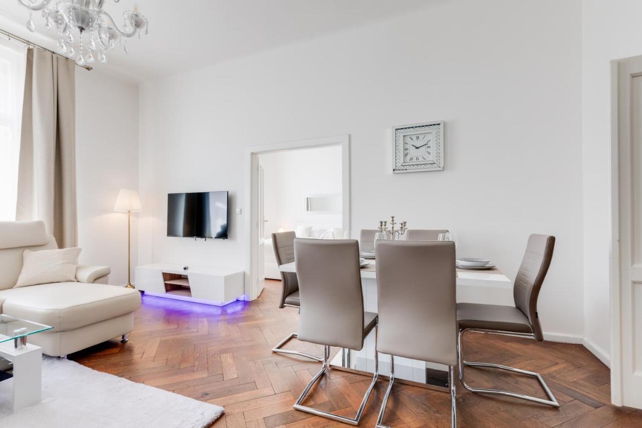 Luxury Riverside Apartments In The Center Of Прага Экстерьер фото