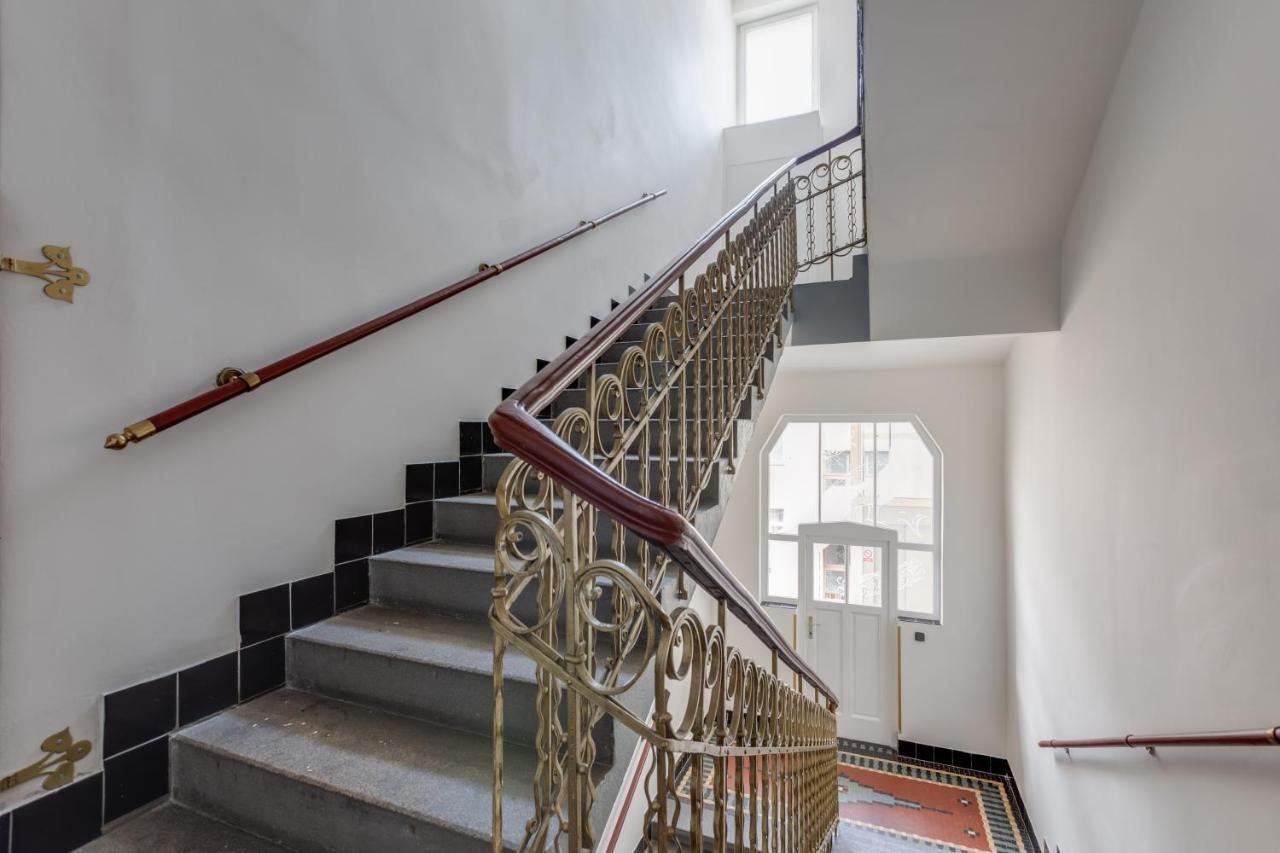 Luxury Riverside Apartments In The Center Of Прага Экстерьер фото