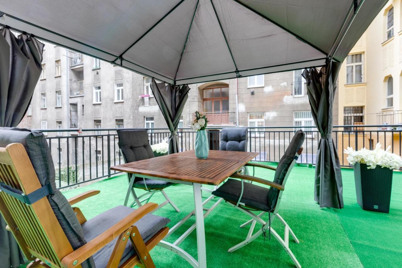 Luxury Riverside Apartments In The Center Of Прага Экстерьер фото