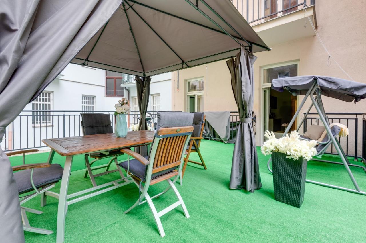 Luxury Riverside Apartments In The Center Of Прага Экстерьер фото