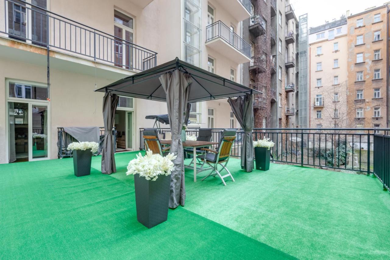 Luxury Riverside Apartments In The Center Of Прага Экстерьер фото