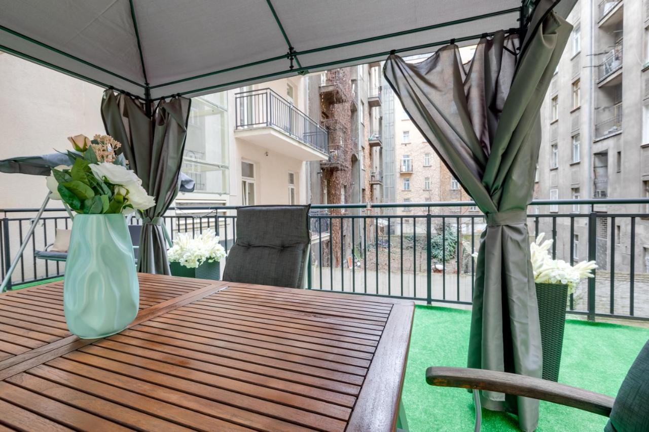 Luxury Riverside Apartments In The Center Of Прага Экстерьер фото