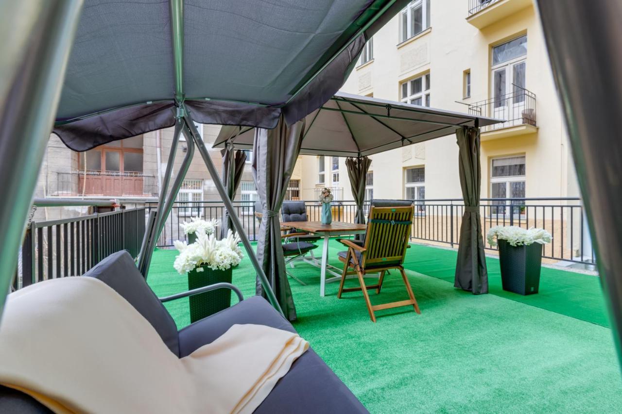 Luxury Riverside Apartments In The Center Of Прага Экстерьер фото