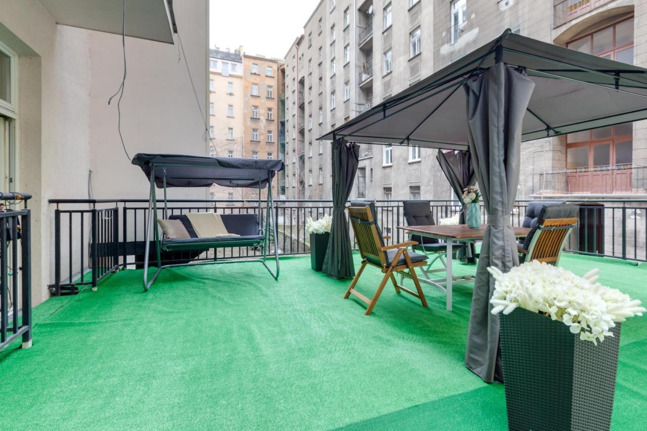 Luxury Riverside Apartments In The Center Of Прага Экстерьер фото