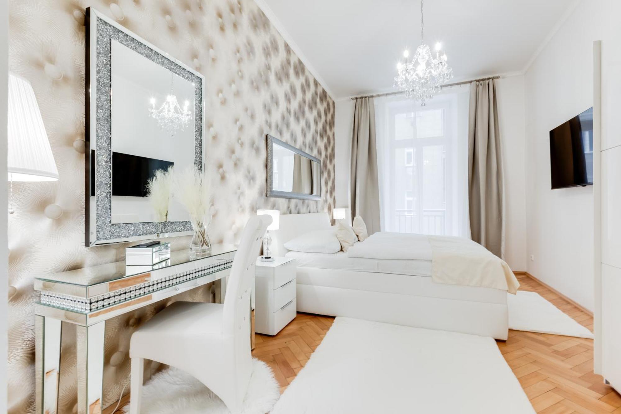 Luxury Riverside Apartments In The Center Of Прага Экстерьер фото